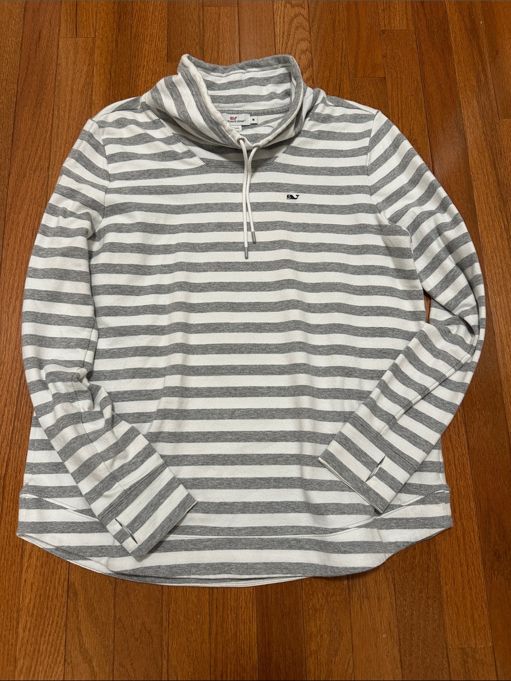 EUC Vineyard Vines Funnelneck Sweatshirt